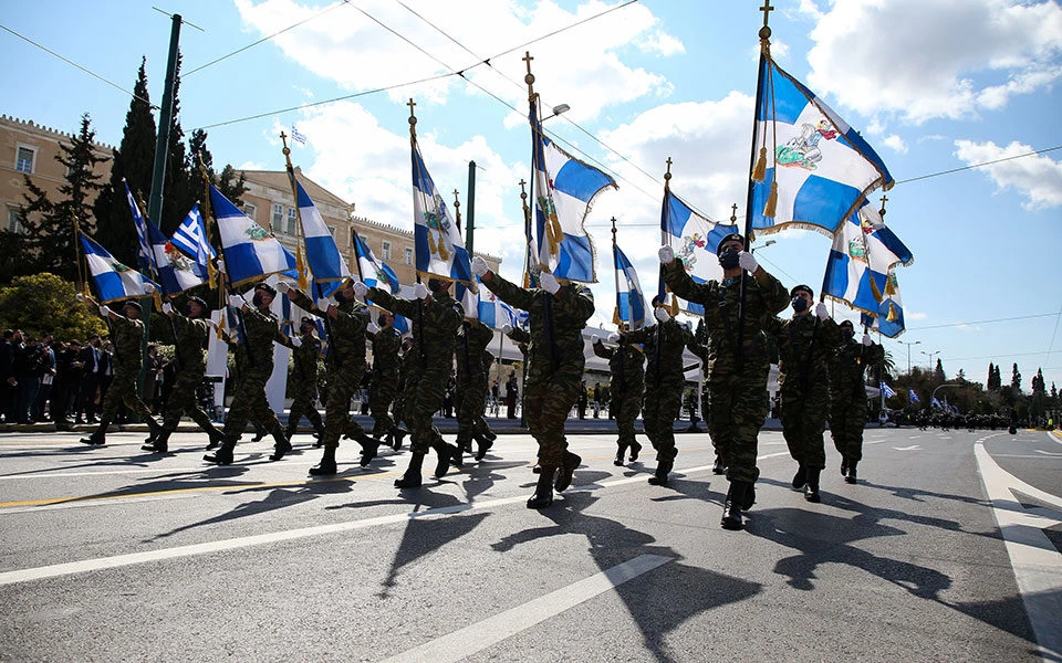 25η Μαρτίου: Η μεγάλη στρατιωτική παρέλαση στην Αθήνα -Δείτε ζωντανά